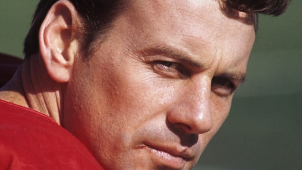 Former Kansas City Chiefs quarterback Len Dawson passed away on Wednesday surrounded by his family.